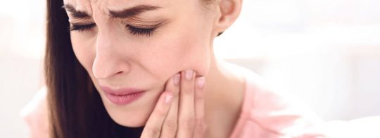 Bị ê buốt răng sau khi sinh: Nguyên nhân và cách xử lý an toàn, hiệu quả