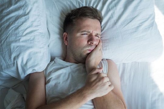 đau nhức răng về đêm